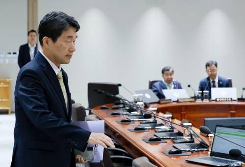 이주호 국무총리 직무대행이 1일 서울 용산 대통령실 청사에서 열린 국무회의에 참석하고 있는 모습. [사진 제공] 연합뉴스