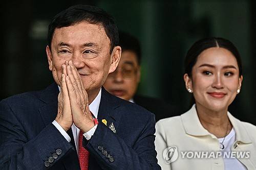 태국 탁신 전 총리(왼쪽), 패통탄 현 총리 부녀 [AFP=연합뉴스 자료사진]