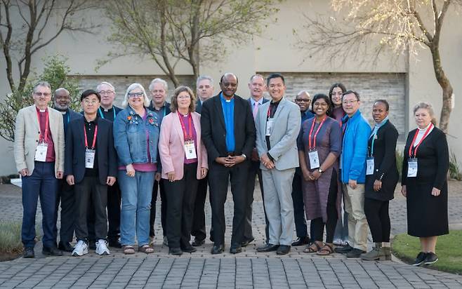 세계교회협의회(WCC)가 지난 달 18일부터 25일까지 WCC중앙위원회를 열고, 한반도 평화 구축을 위한 적극적인 행동에 나설 것을 재확인했다. 특히 이번 WCC중앙위에서는 이재명 정부의 대북확성기 중단과 남북 대화 의지에 주목하고 세계 교회 차원에서도 북한 조선그리스도교련맹과의 교류 재개를 모색하기로 해 주목을 끌었다. 사진 WCC 앨빈 힐러트