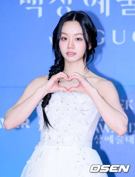 [OSEN=이대선 기자] 5일 오후 서울 강남구 코엑스 D홀에서 ‘제61회 백상예술대상 with 구찌’ 레드카펫 행사가 열렸다.방송·영화·연극을 아우르는 국내 유일무이 종합 예술 시상식 ‘제61회 백상예술대상 with 구찌’는 JTBC·JTBC2·JTBC4에서 동시 생중계, 프리즘·네이버TV·치지직에서 디지털 생중계된다.배우 이혜리가 레드카펫을 밟고 있다. 2025.05.05 /sunday@osen.co.kr