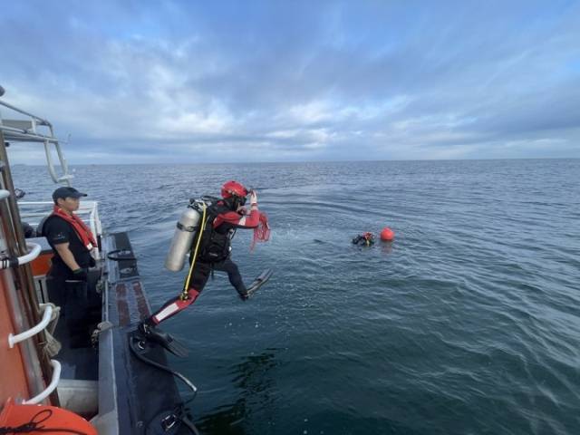 ▲1일 전북 군산 해상에서 조업 중이던 어선에서 선원이 빠져 해경이 수색 중이다. ⓒ군산해경