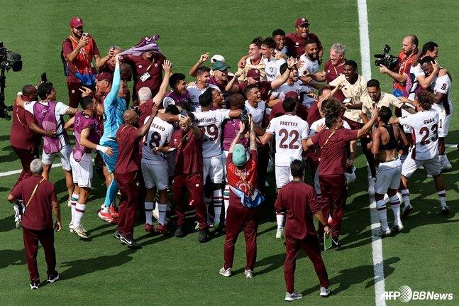 1일 오전 4시(한국시간) 미국 캘리포니아주 샬럿의 뱅크 오브 아메리카 스타디움에서 열린 2025 국제축구연맹(FIFA) 클럽월드컵 16강 승리를 축하하는 플루미넨시. /AFPBBNews=뉴스1