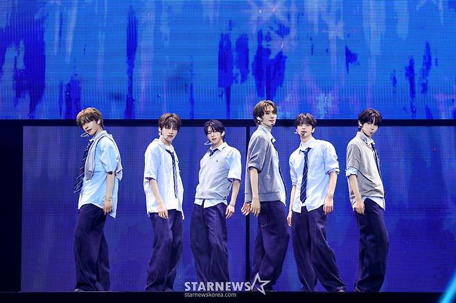 그룹 투어스(신유, 도훈, 영재, 한진, 지훈, 경민)가 첫 번째 단독 콘서트 2025 TWS TOUR' 24/7:WITH:US' IN SEOUL에서 멋진 무대를 펼치고 있다. /사진제공=플레디스엔터테인먼트 2025.0622 /사진=이동훈 photoguy@