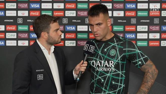 1일(한국시간) 미국 샬럿의 뱅크 오브 아메리카 스타디움에서 열린 2025 국제축구연맹(FIFA) 클럽 월드컵 16강 플루미넨시(브라질)전 0-2 패배로 탈락한 뒤 현지 방송 인터뷰를 하고 있는 인터밀란 주장 라우타로 마르티네스. /사진=플라네타 두 풋볼 SNS 캡처