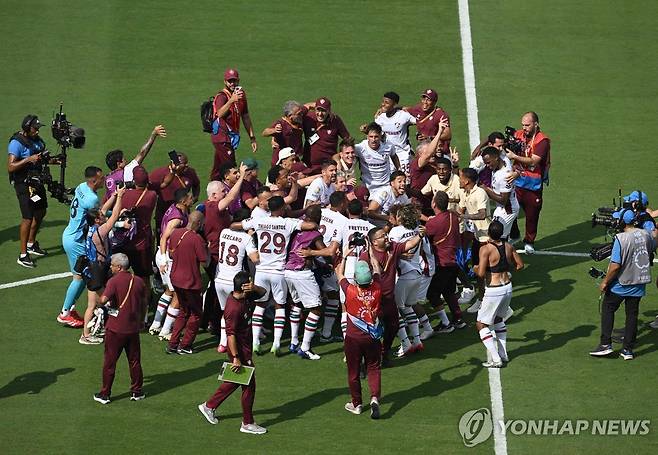인터 밀란 꺾고 기뻐하는 플루미넨시 선수단 [AFP=연합뉴스]