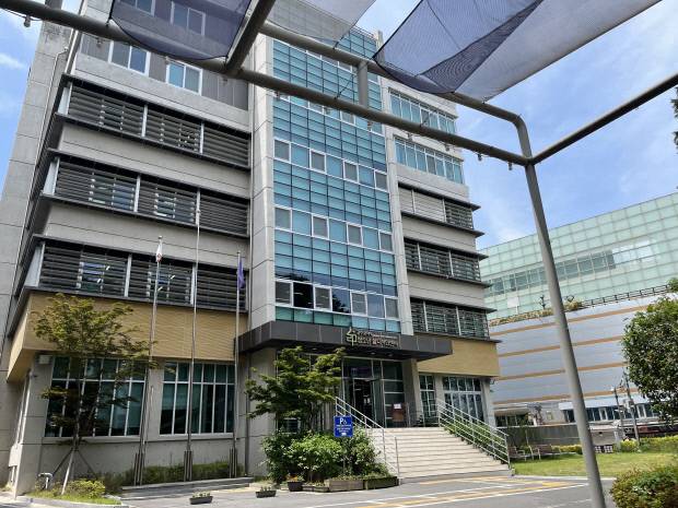 옛 학생회관을 리모델링한 삶디 전경.