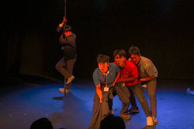 극단 시민극장의 ‘벼랑위의 오리엔테이션’./통영연극예술축제/