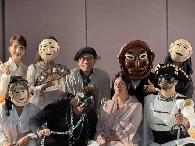 이탈리아 TEATRO DEI DIOSCURI와 벅수골의 ‘MASK TO MASK 세 개의 엇갈린 선’./통영연극예술축제/