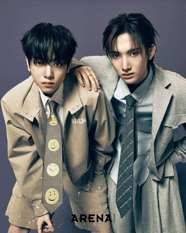 유준 재킷·팬츠 모두 에르에르, 안경 올리버 피플스, 셔츠·타이·반지 모두 스타일리스트 소장품.세은 셔츠 헨리 코튼, 재킷·팬츠·타이 모두 스타일리스트 소장품.