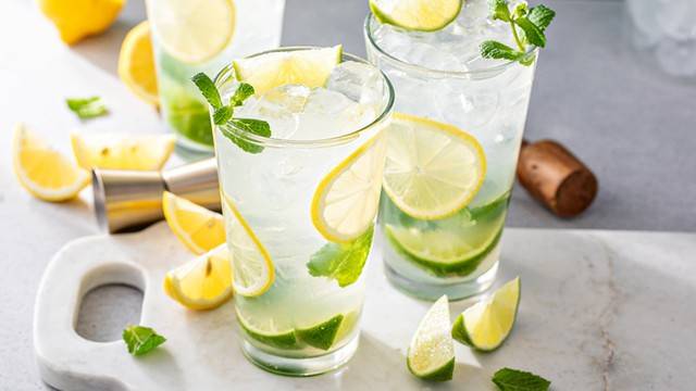 오염된 레몬이나 라임 조각은 식중독을 일으킬 수 있다┃출처: 게티이미지뱅크