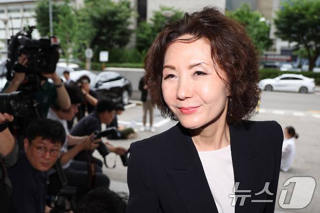 이진숙 교육부 장관 후보자가 30일 오전 서울 여의도 한국교육시설안전원에 마련된 인사청문회 사무실로 출근하고 있다. 2025.6.30/뉴스1 ⓒ News1 신웅수 기자