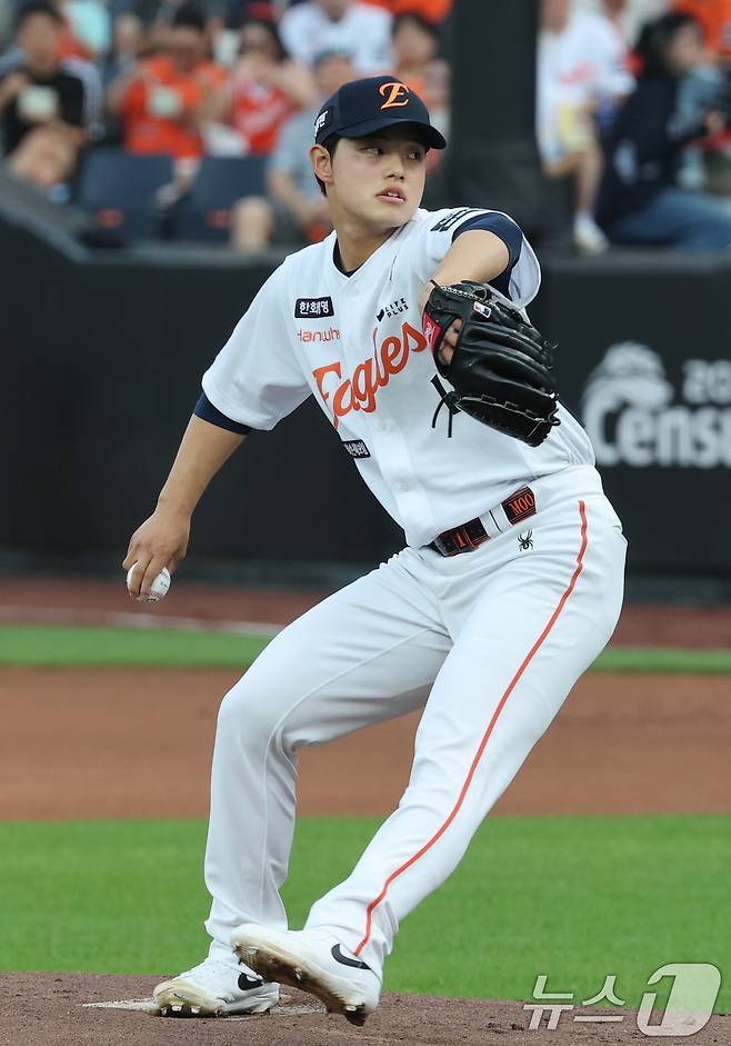 2일 오후 대전한화생명 볼파크에서 열린 프로야구 '2025 신한 SOL뱅크 KBO 리그' 한화 이글스와 NC 다이노스 경기에서 한화 선발 문동주가 역투하고 있다. 2025.7.2/뉴스1 ⓒ News1 김기태 기자