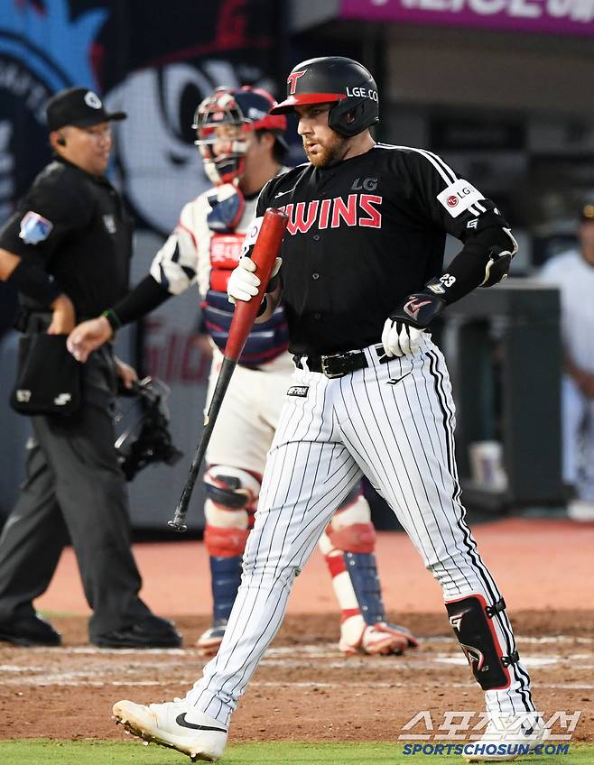 팀이 필요한 순간 터진 외국인 타자 오스틴의 홈런포.