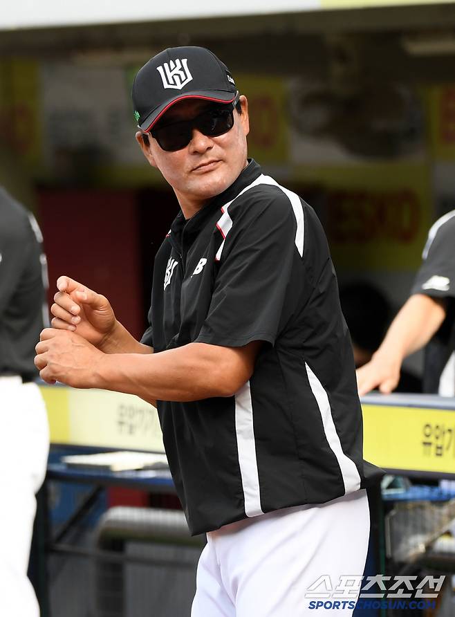 14일 대구 라이온즈파크에서 열린 삼성 라이온즈와 KT 위즈의 경기 직전 이종범 코치가 김상수, 배정대와 대화를 나누고 있다. 대구=박재만 기자 pjm@sportschosun.com/2025.06.14/