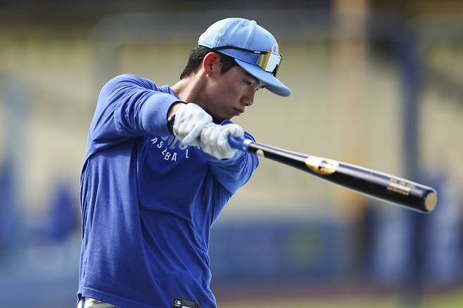 Los Angeles Dodgers' Hyeseong Kim swings during batting practice before a baseball game against the San Francisco Giants in Los Angeles, Saturday, June 14, 2025. (AP Photo/Jessie Alcheh)







<저작권자(c) 연합뉴스, 무단 전재-재배포, AI 학습 및 활용 금지>