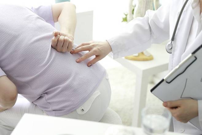 노인성 척추후만증. 클립아트코리아 제공 (보도와 연관없음).