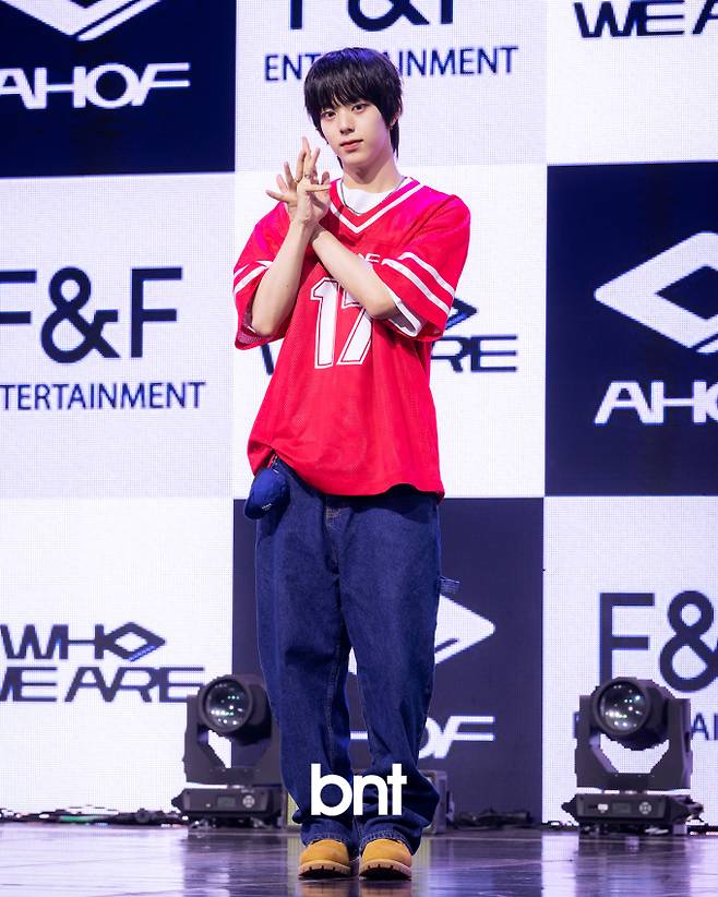 아홉 쇼케이스 즈언