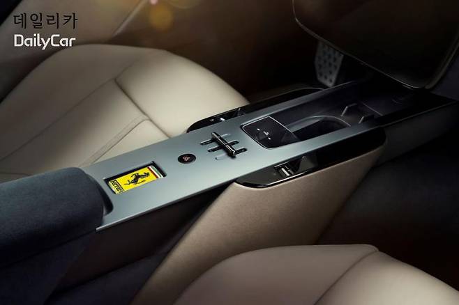 페라리 아말피(AmalFi) (센터터널)