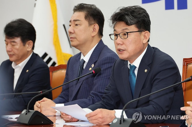 진성준 더불어민주당 정책위의장. 연합뉴스