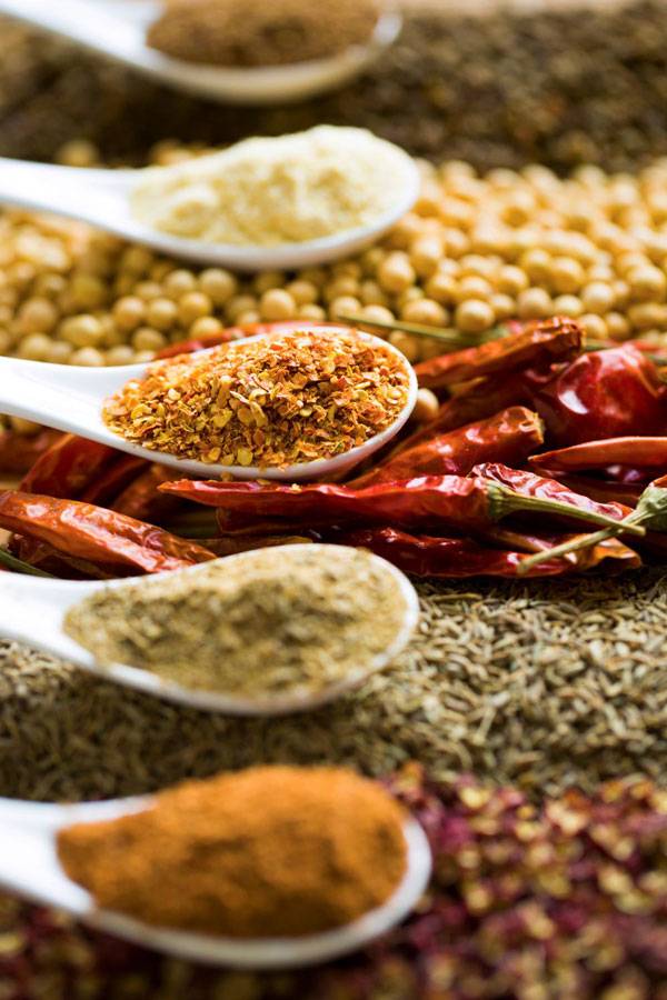 각국의 향신료들. 아래에서 두 번째 향신료가 쯔란이다./사진=게티이미지뱅크