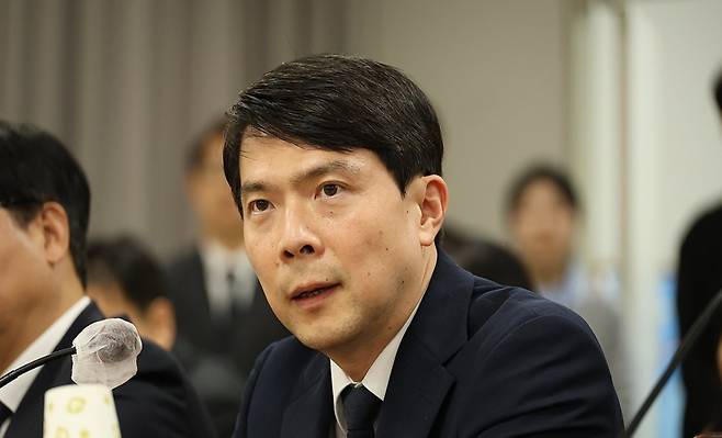 성상헌 신임 법무부 검찰국장이 대전지검장 시절인 지난해 10월 17일 오후 대전 서구 대전고등검찰청에서 열린 국회 법제사법위원회의 대전고검·지검, 청주지검, 광주고검·지검, 전주지검, 제주지검 등에 대한 국정감사에서 의원 질의에 답변하고 있다. 2024.10.17 [사진=연합뉴스]