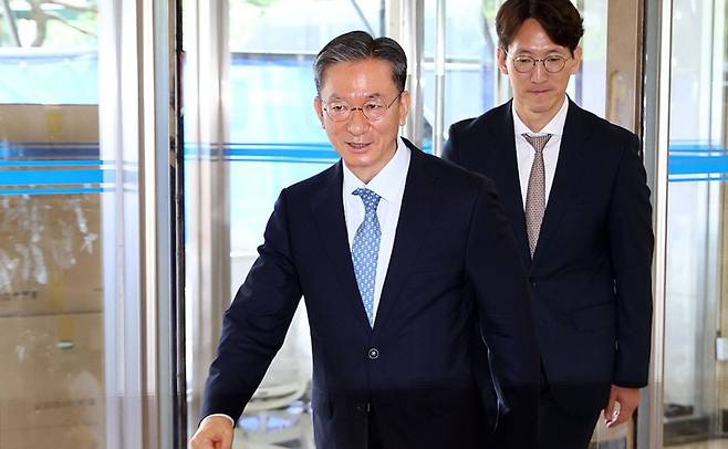 정성호 법무부 장관 후보자가 1일 서울 종로구 적선동에 마련된 인사청문회 준비 사무실로 출근하고 있다. 2025.7.1 [사진=연합뉴스]