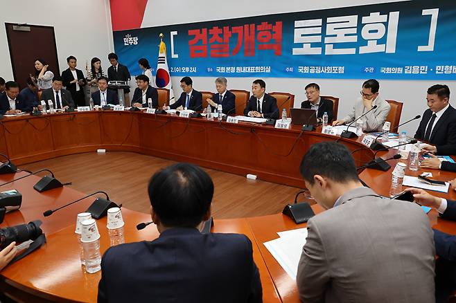 국회 법제사법위원회 여당 간사인 더불어민주당 김용민 의원이 2일 서울 여의도 국회에서 열린 검찰개혁토론회에서 환영사를 하고 있다. 2025.7.2 [사진=연합뉴스]