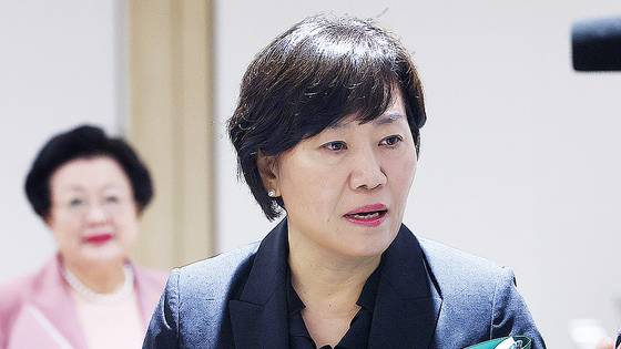 송미령 농림축산식품부 장관이 지난달 24일 서울 용산 대통령실 청사에서 열린 국무회의에 참석하고 있다. 이재명 대통령은 각 부처 장관 후보자를 지명하면서 윤석열 정부 인사 가운데 유일하게 송 장관을 유임했다. 김현동 기자