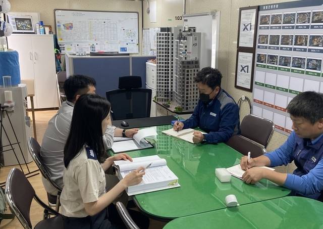 ▲ 강원소방본부는 최근 도내 전체 면적 3000㎡ 이상 소방공사 감리 현장을 대상으로 불시 단속을 벌여 총 9건의 위반사항을 적발했다. 강원소방본부 제공