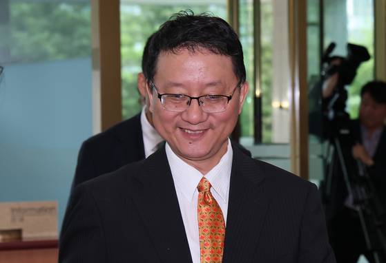 Liu Jinsong, director-general of Asian affairs at China's Foreign Ministry, enters the Korean Ministry of Affairs' building in Jongno District, central Seoul, on June 2 to meet with Chung Byung-won, deputy minister for political affairs at Korea's Ministry of Foreign Affairs. [NEWS1]