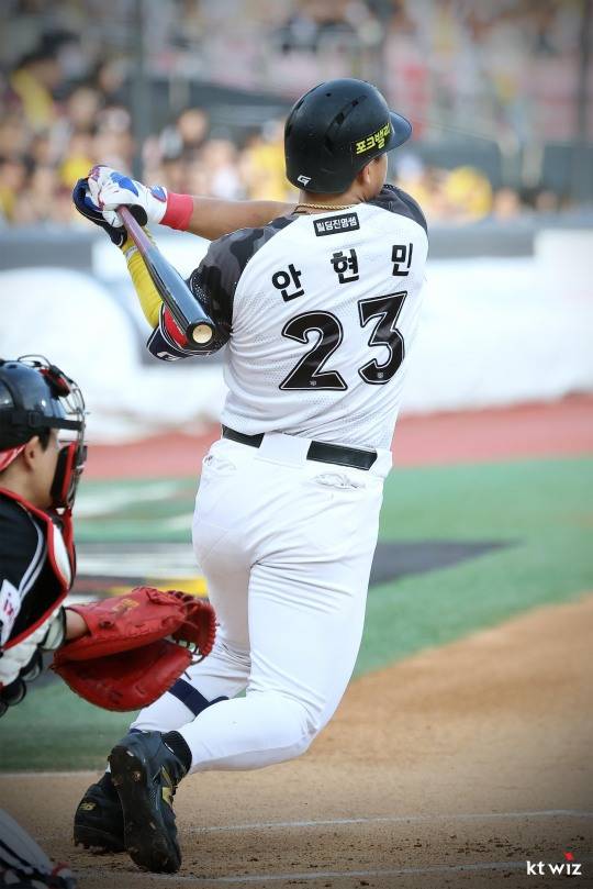 단단한 하체에서 시작되는 안현민의 장타. 사진[연합뉴스]