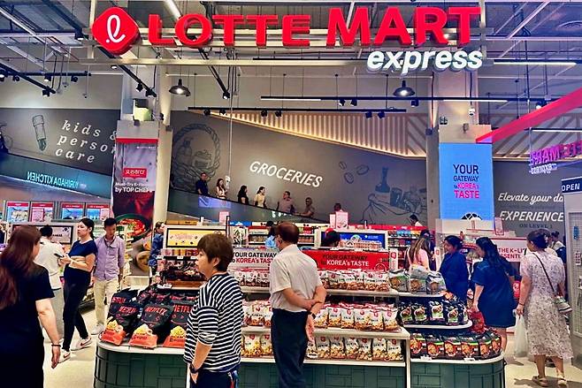 싱가포르에 문을 연 롯데마트 익스프레스 1호점. 롯데마트