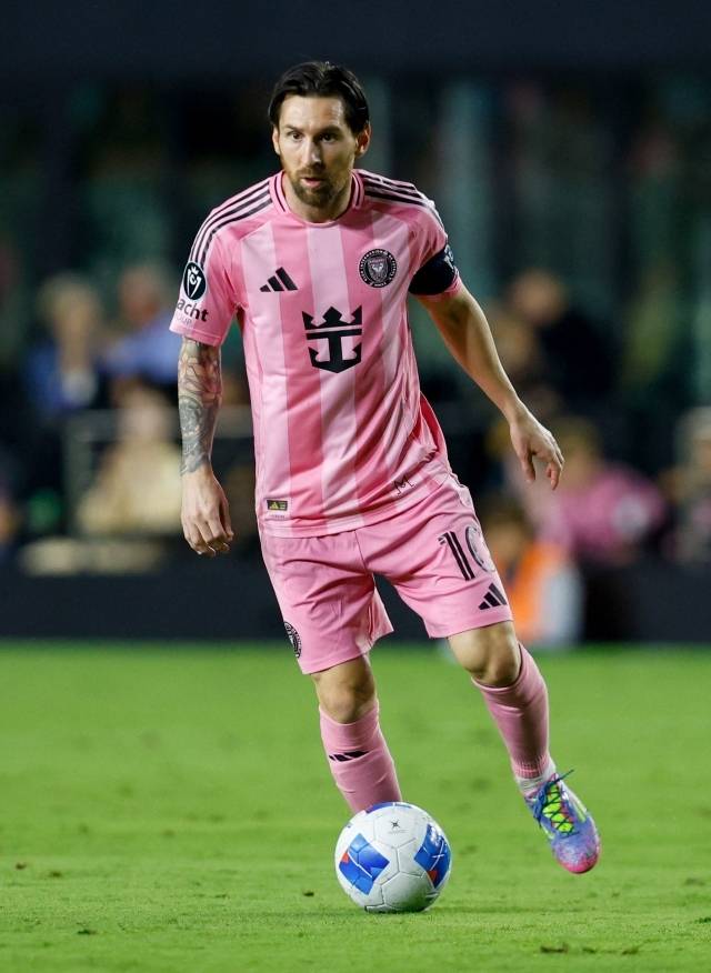 BBC에 따르면 메시 측 관계자도 마이애미 잔류에 긍정적인 입장을 나타냈다. 엄청난 자금력을 앞세운 사우디아라비아 프로페셔널 리그 구단들이 메시 영입에 큰 관심을 나타내고 있다. 하지만, 메시는 프로페셔널 리그로 향하는 데 흥미가 크지 않은 것으로 알려진다. 사진=AFP=연합뉴스