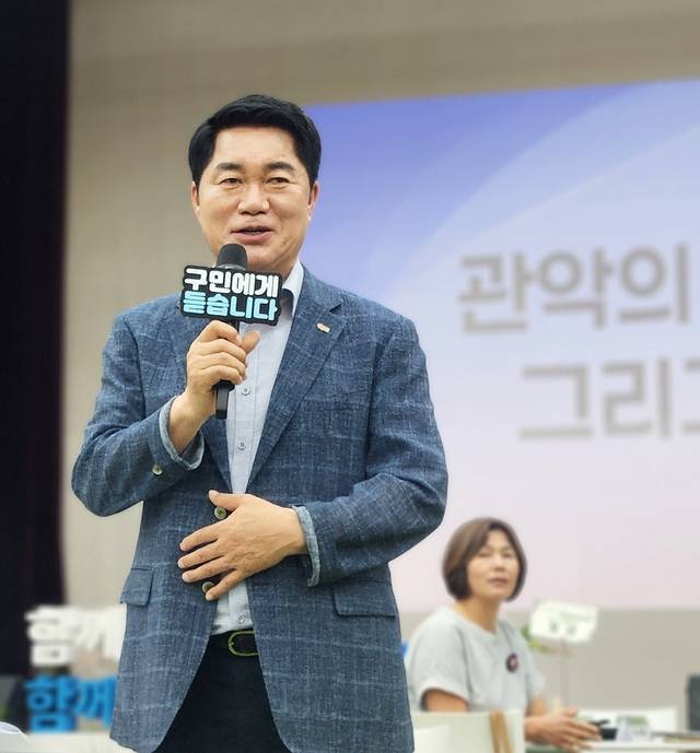 박준희 서울 관악구청장이 1일 구청에서 열린 민선 8기 3주년 기념 주민과의 토크쇼에서 앞으로의 다짐을 전하고 있다. 관악구청 제공