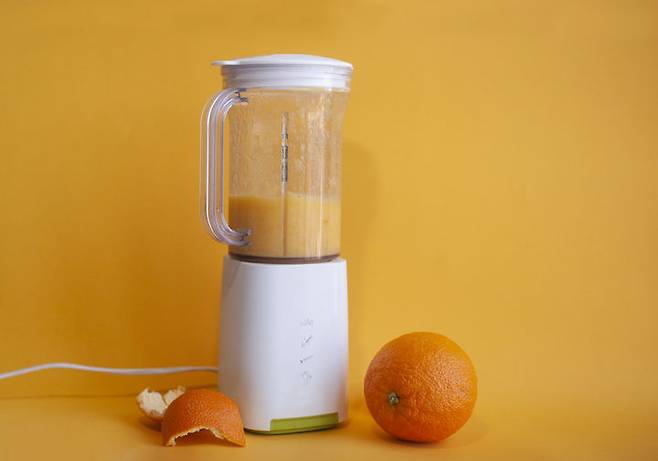 [서울=뉴시스] 아침 식사로 과일을 갈아 마시는 습관이 과당을 더 많이 섭취하게 해 건강을 위협한다는 전문가의 조언이 나왔다. 2025.07.01. *재배포 및 DB금지 *재판매 및 DB 금지