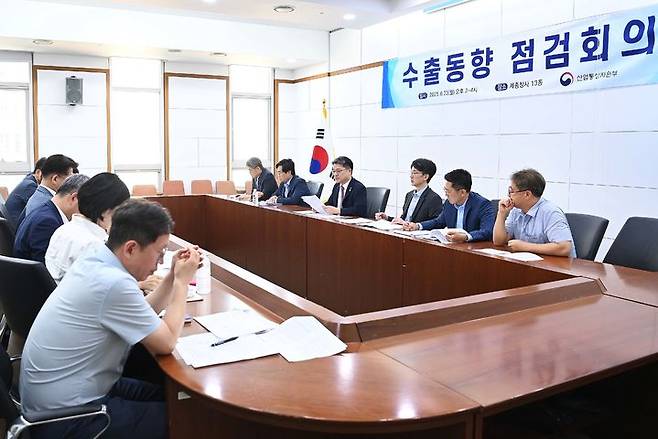 [서울=뉴시스] 문신학 산업통상자원부 1차관이 23일 정부세종청사에서 열린 2025년 6월 수출동향 점검회의를 주재하고 있다. (사진=산업통상자원부 제공) 2025.06.23. photo@newsis.com *재판매 및 DB 금지