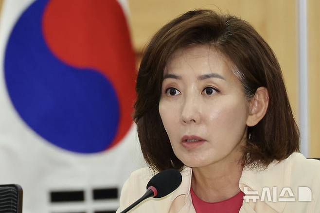[서울=뉴시스] 김명년 기자 = 나경원 국민의힘 원내대표가 26일 오전 서울 여의도 국회 의원회관에서 열린 '이재명정권 외교·안보 노선, 어디로 가는가' 긴급토론회에서 발언하고 있다. 2025.06.26. kmn@newsis.com