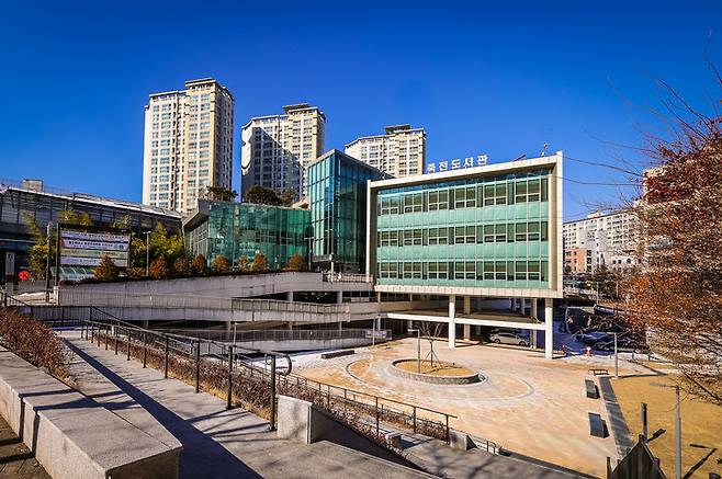 [용인=뉴시스] 죽전도서관. (사진=뉴시스 DB). photo@newsis.com *재판매 및 DB 금지