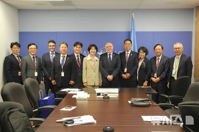 [김포=뉴시스] 김포국제공항 고도제한 완화를 위한 ICAO(국제민간공항기구) 방문단. (사진=김주영 의원실 제공) 2025.07.02. photo@newsis.com