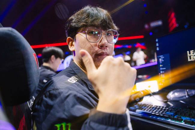 라이엇 게임즈 플리커.