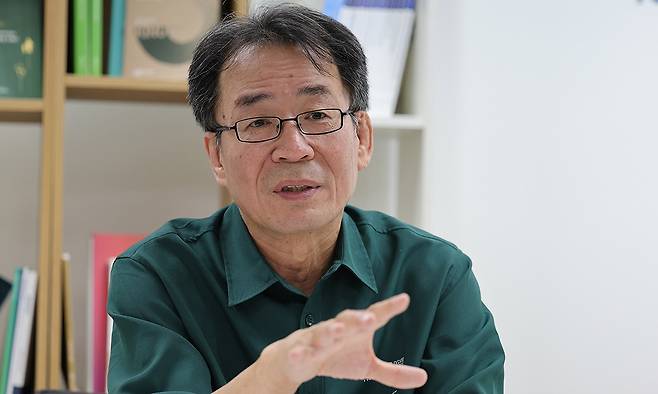 지난 6월 25일 서울 서초구 통일연구원에서 조한범 석좌연구위원이 이스라엘과 이란의 무력충돌과 미국의 전격적인 군사 개입, 이후 휴전으로 이어진 급박했던 중동 정세에 대해 설명하고 있다. 그는 “북핵을 이고 사는 우리로선 국익 중심 전략적 명확성을 분명히 해 이재명 대통령의 실용외교에 담아야 한다”고 주문했다. 이재문 기자