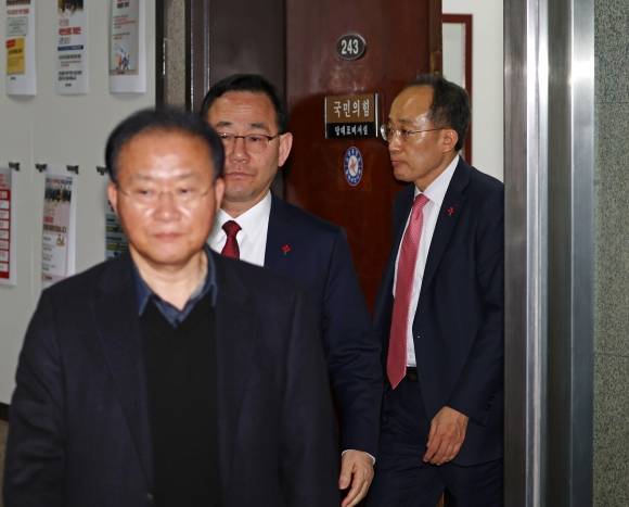 제9회 전국동시지방선거를 약 1년 앞둔 가운데 대구시장 후보로 거론되는 윤재옥(왼쪽부터)·주호영·추경호 국민의힘 의원. 연합뉴스