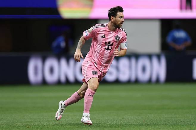 MLS 인터 마이애미에서 활약하는 리오넬 메시는 2026북중미월드컵에서 조국의 타이틀 수성에 힘을 보태기 위해 유럽 단기 복귀를 고려하고 있는 것으로 전해진다. 사진출처|FIFA 페이스북