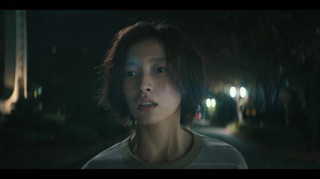 웨이브 오리지널 드라마 ‘S라인’이 성적 관계를 시각화하는 초자연적 설정을 바탕으로, 금지된 욕망과 미스터리 사건을 그린다. 6부작 판타지 스릴러로 7월 11일 첫 공개된다. 사진제공 | 웨이브