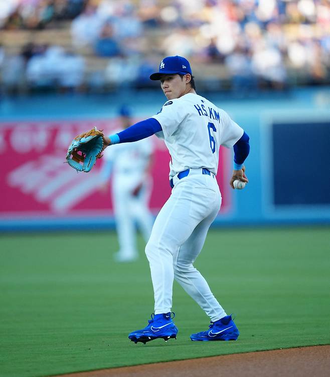 LA 다저스 김혜성이 2일 시카고화이트삭스전에 앞서 워밍업을 하고 있다. Imagn Images연합뉴스