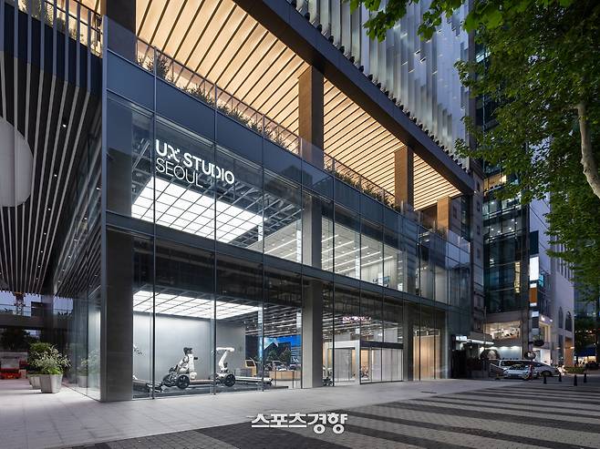 현대자동차 강남대로 사옥(서울 강남구 소재)에 ‘UX 스튜디오 서울’ 3일 개관했다. 이 스튜디오는 다양한 미래 모빌리티 경험을 도출하고 이를 기반으로 연구하는 거점으로 운영한다.