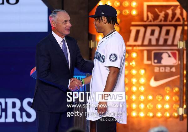 ▲ '스위치 투수'로 주목 받으며 지난해 신인 드래프트에서 시애틀 매리너스가 지명 받았던 유랑엘로 세인티어.