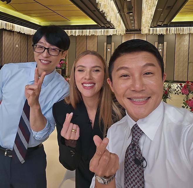 ▲ 유재석, 스칼렛 요한슨, 조세호(왼쪽부터). 출처| '유퀴즈' SNS