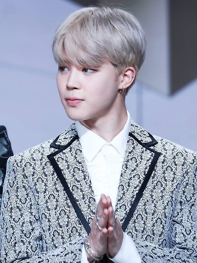 방탄소년단 지민, 스포티파이 개인 크레딧 70억 스트리밍 돌파..'막강 음원 파워'