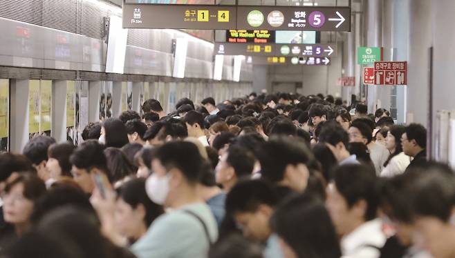 공무원은 국가공무원 복무규정 등에 따라 병가를 보장받는다.[사진｜뉴시스]